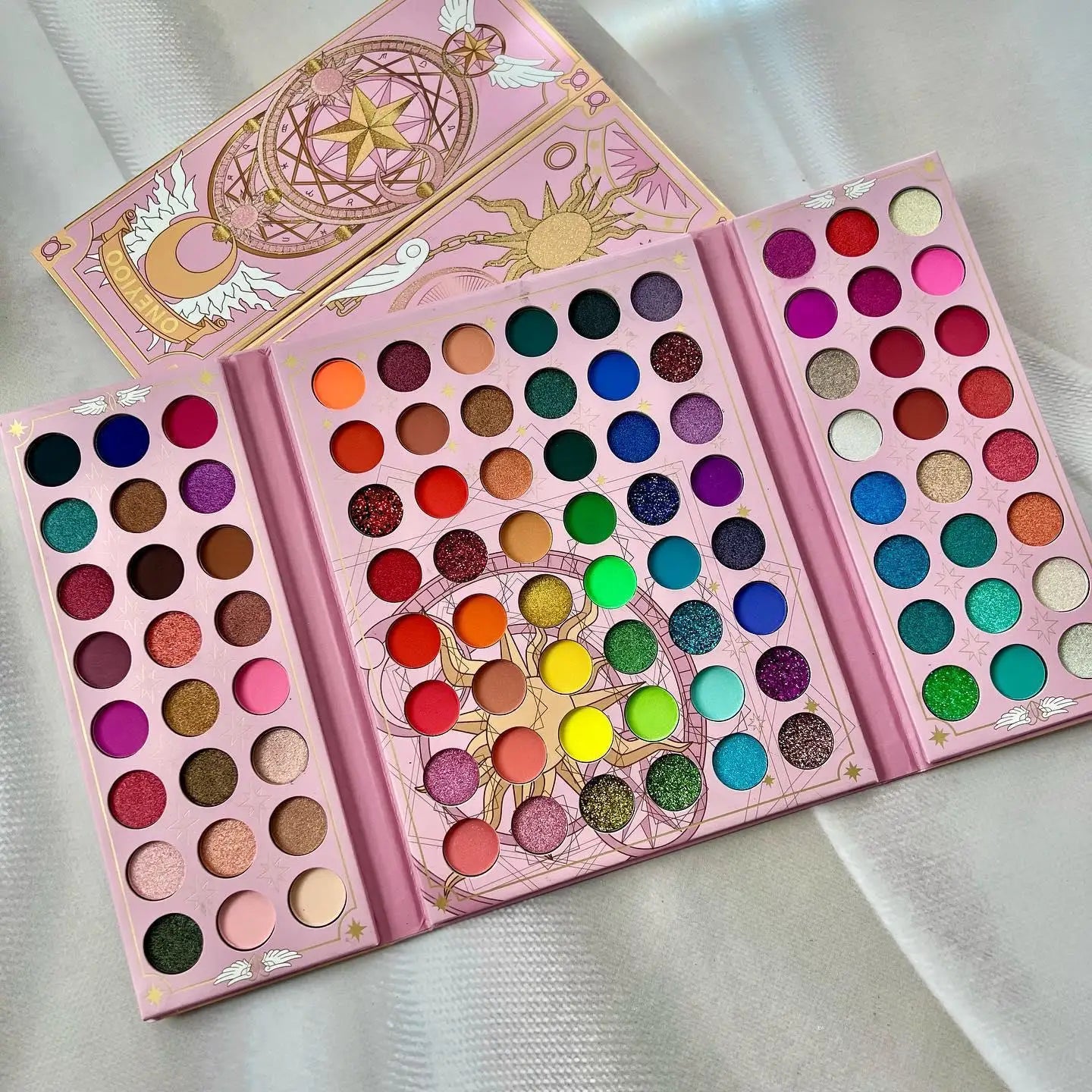 18 Colors Eyeshadow Palette with Makeup Mirror Pearlescent Matte Glitter Shimmer Pigment Nude Longlasting Eye Shadow Wholesale